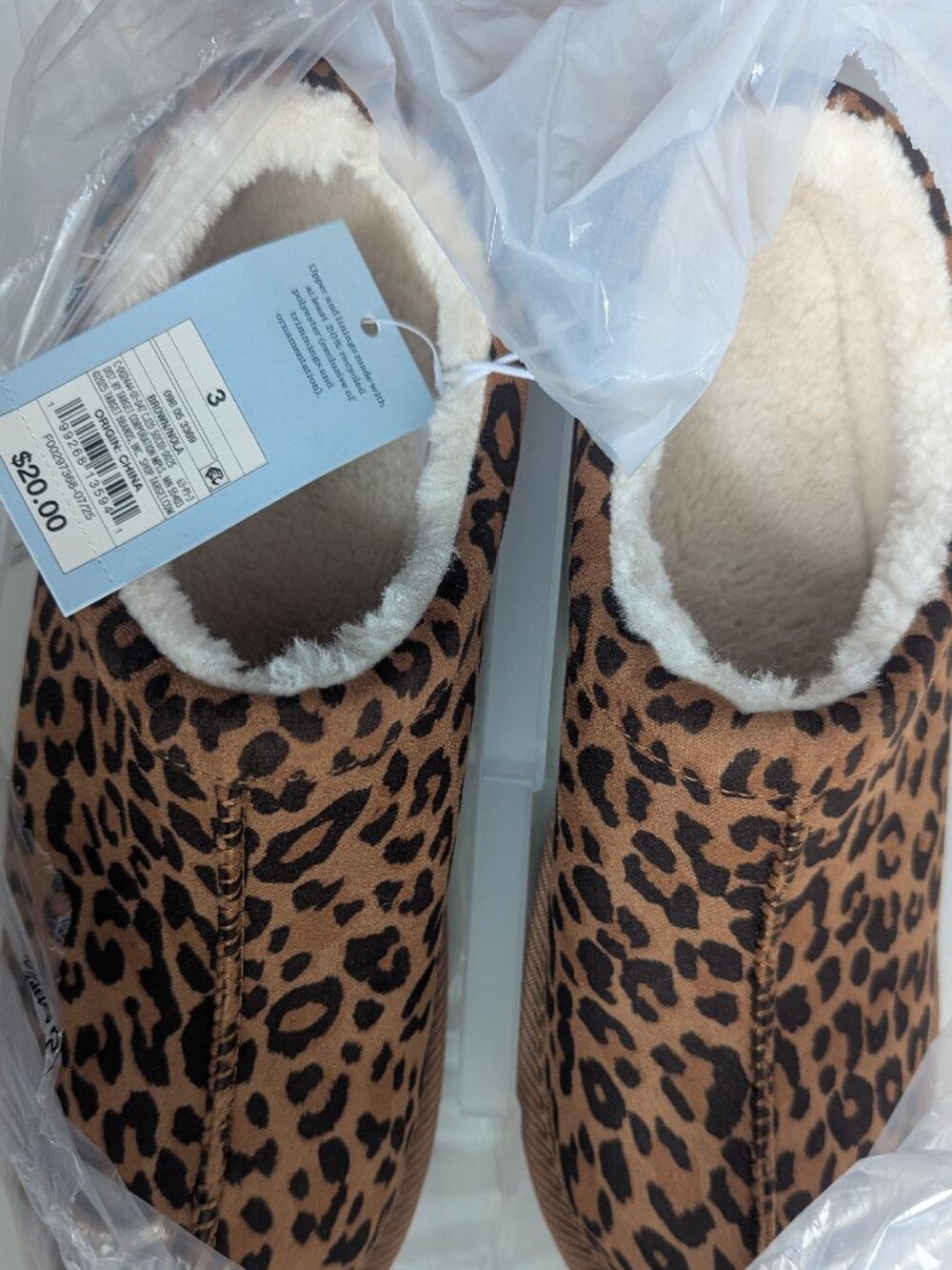 Cat and Jack girls slipper size 3